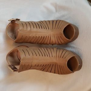 Top Moda heels size 8 taupe